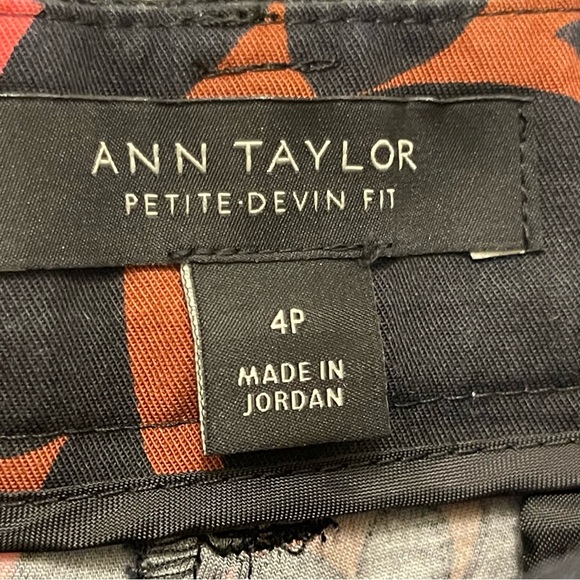 ANN TAYLOR Petite Devin Fit Tulip Shorts - Picture 7 of 8